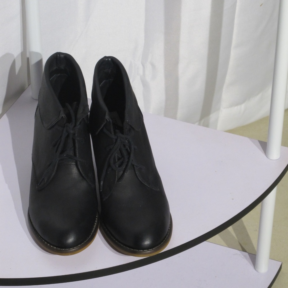 NEW IN BOX Steve Madden Jasperr- Black Leather